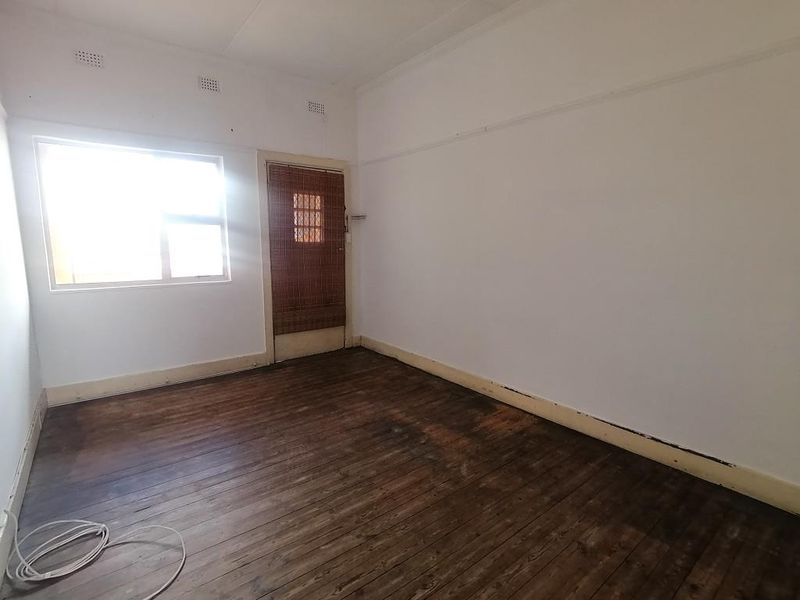 2BR Flat to Rent in Loanda Court, Quigney |Convenient |Secure  - Photo 4