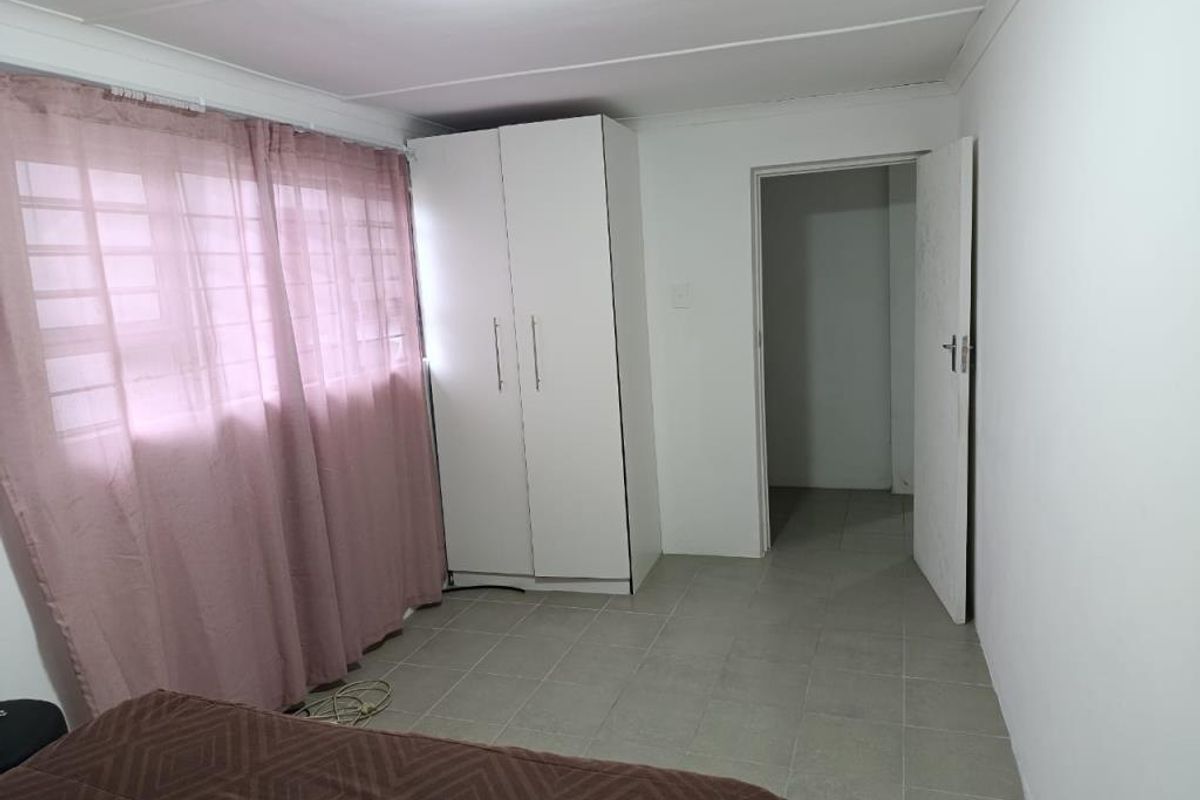 Spacious Two Bedroom Flat for Rent – Comfortable & Convenient Living! - Photo 4