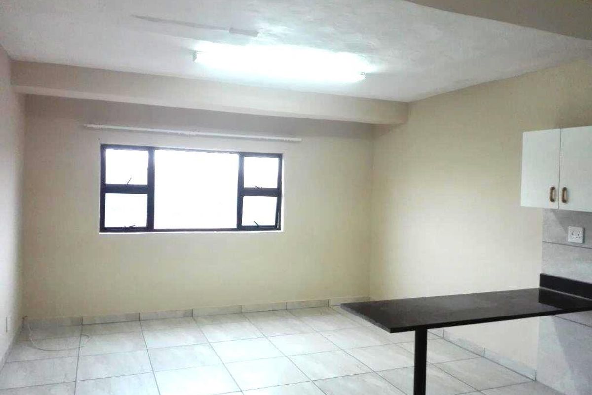 One, two and three bedroom apartments in a secure and well maintained block - Photo 5