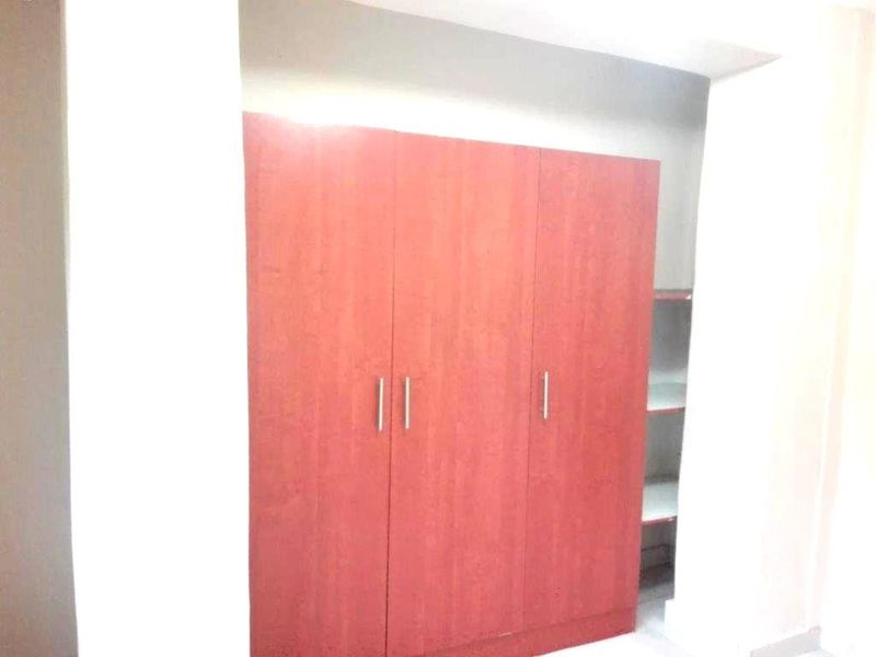 One, two and three bedroom apartments in a secure and well maintained block - Photo 9