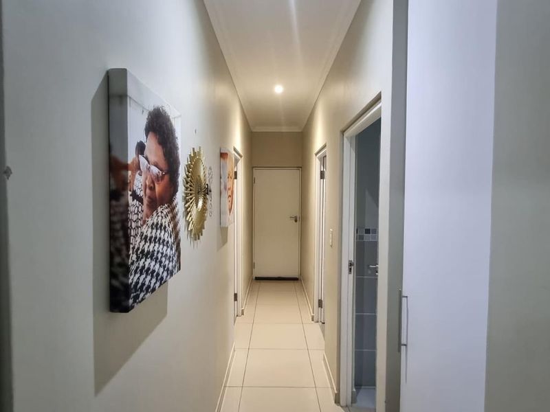 Modern Three Bedroom Townhouse in Secure Estate - Photo 2
