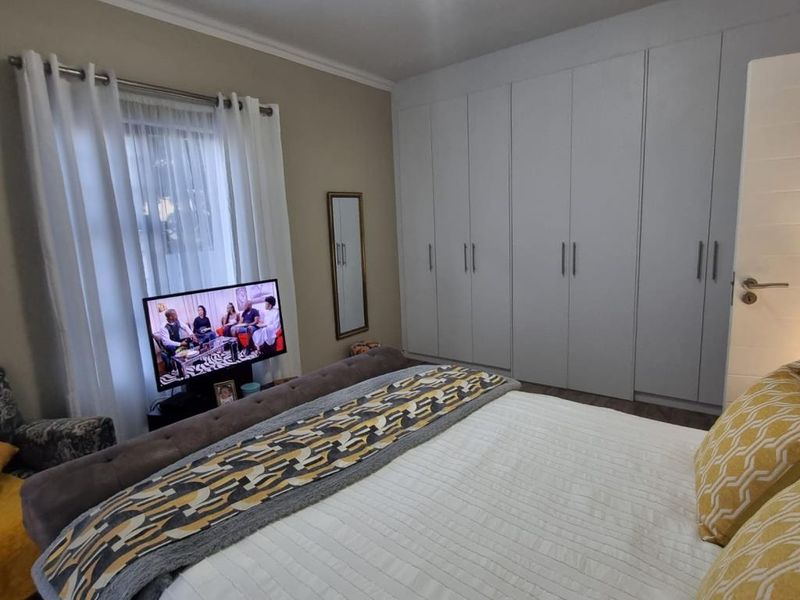 Modern Three Bedroom Townhouse in Secure Estate - Photo 6