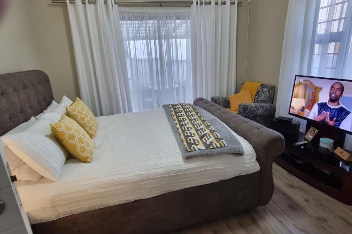 Modern Three Bedroom Townhouse in Secure Estate - Photo 5