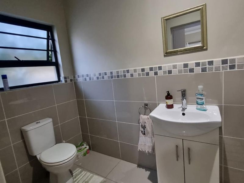 Modern Three Bedroom Townhouse in Secure Estate - Photo 7
