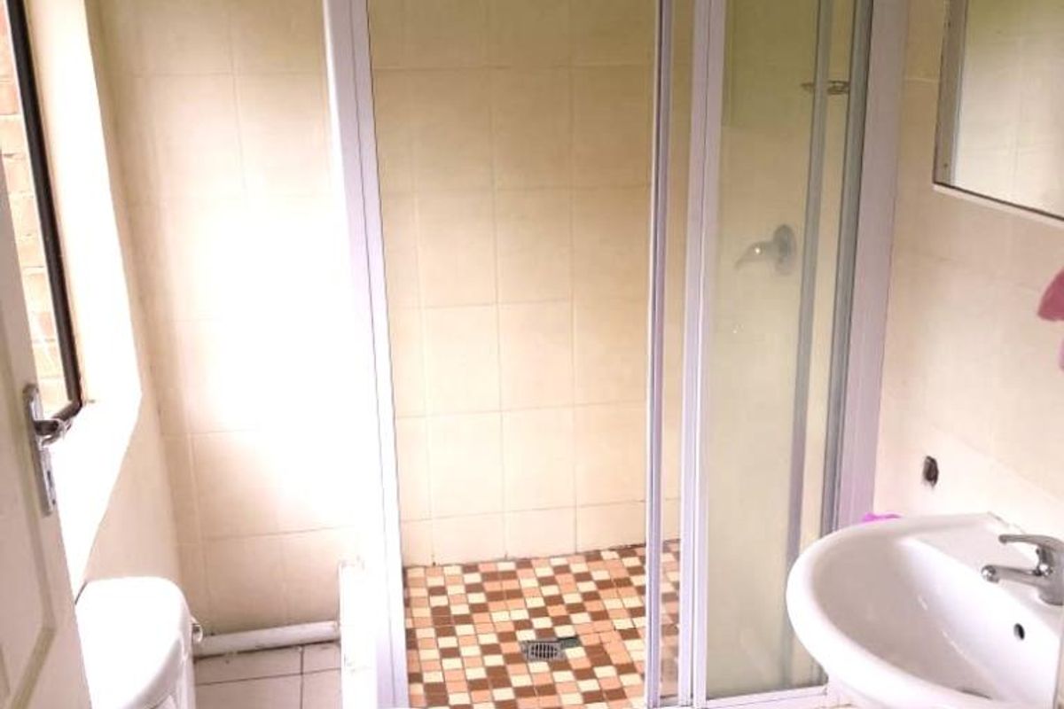 LOVELY 2 BEDROOM FLATS IN CHATSWORTH AT A BLOCK CALLED GLOBE TERRACE  - Photo 3