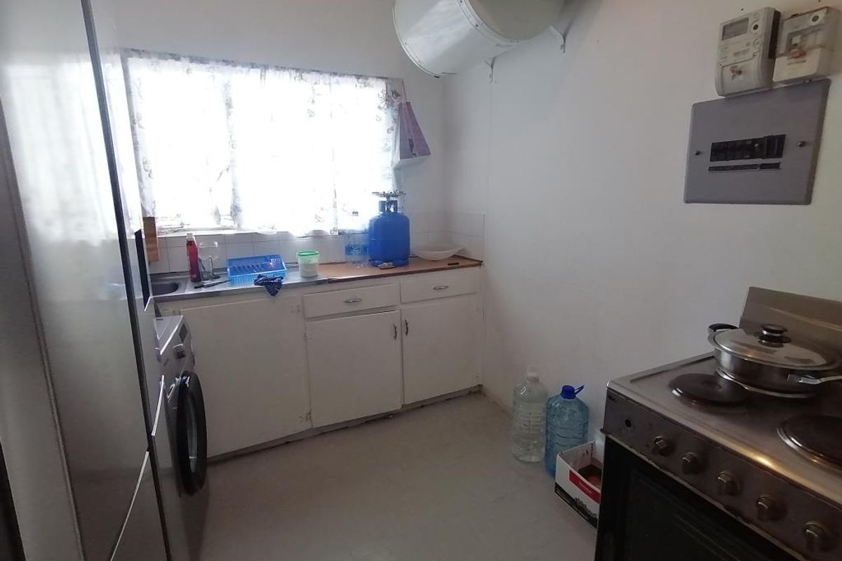 Beautiful Two Bedroom Flat For Rent in Elamcon Court, Amalinda - Photo 4