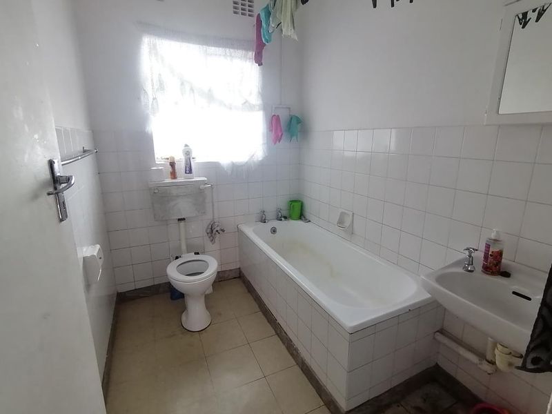 Beautiful Two Bedroom Flat For Rent in Elamcon Court, Amalinda - Photo 8