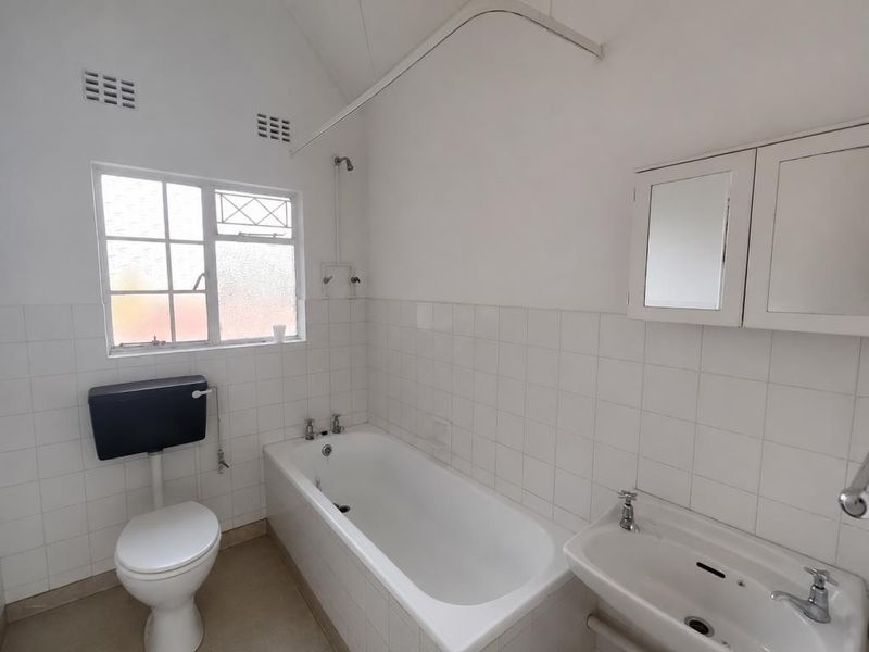 Two Bedroom Flat For Rent in Elamcon Court, Amalinda - Photo 10