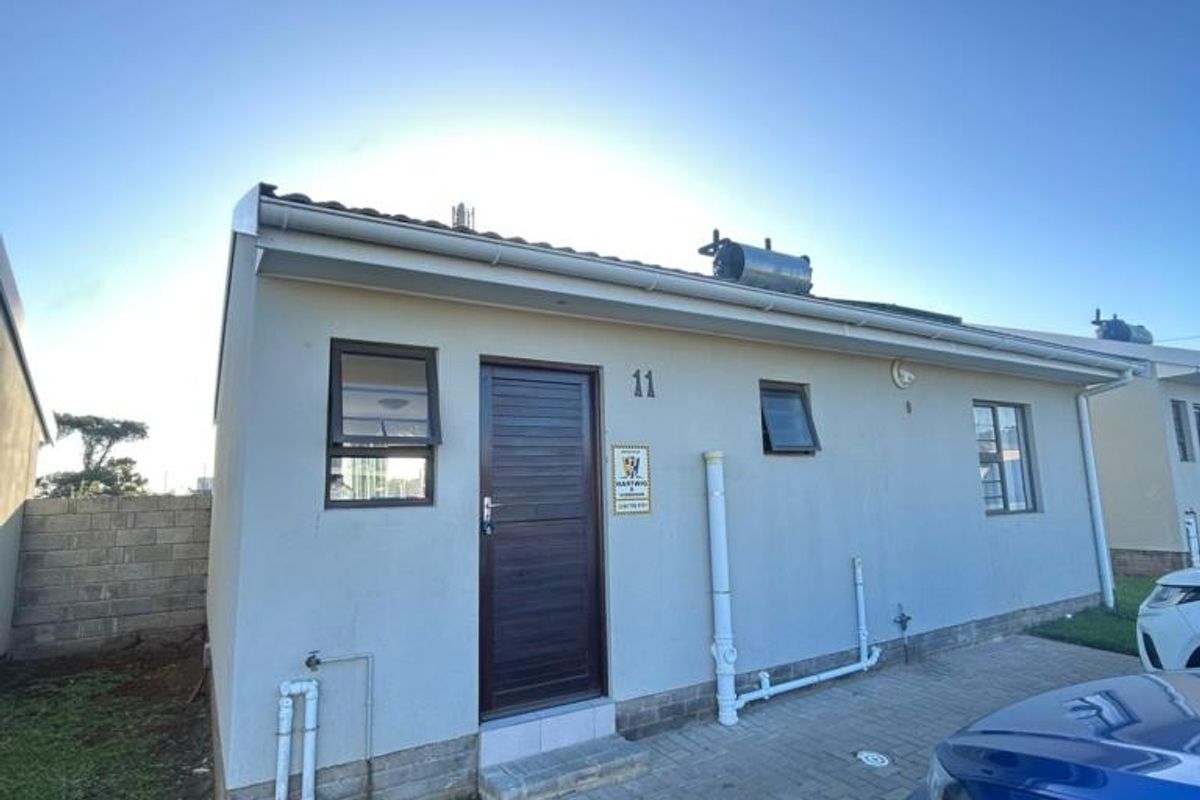 Modern 3-Bedroom Apartment in Rosy Ridge Complex in Gonubie |Pet Friendly |Parking |Security - Photo 3