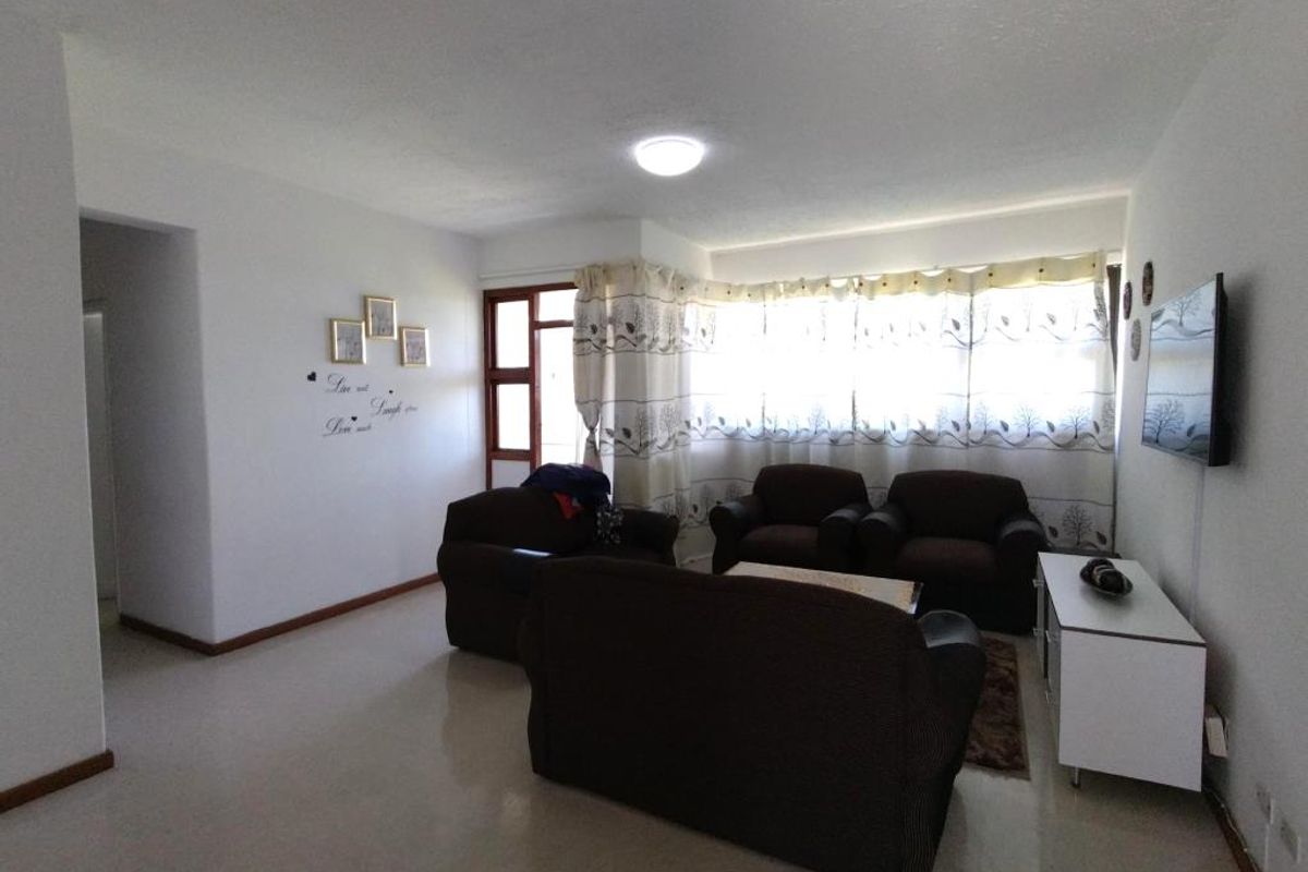 For Rent: Two Bedroom Flat in Belvedere Court, Southernwood - Photo 3