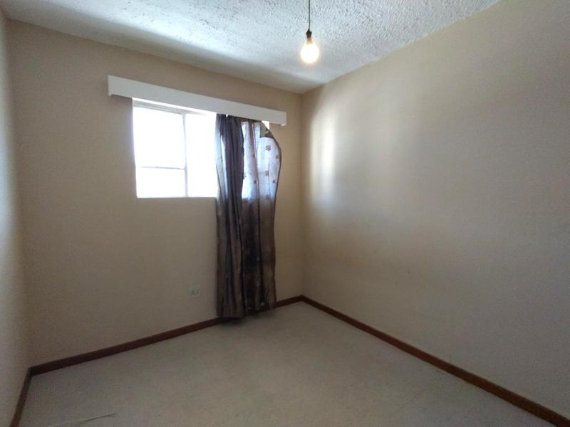 For Rent: Two Bedroom Flat in Belvedere Court, Southernwood - Photo 7