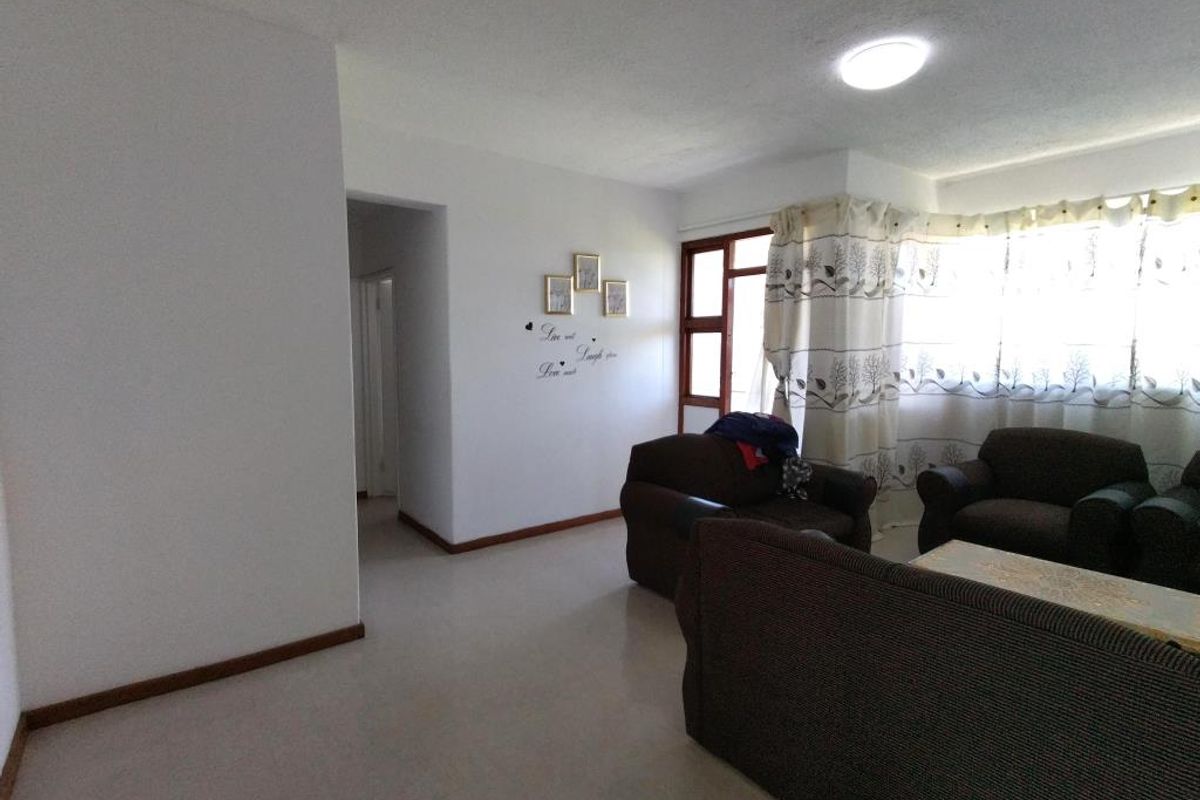 For Rent: Two Bedroom Flat in Belvedere Court, Southernwood - Photo 4