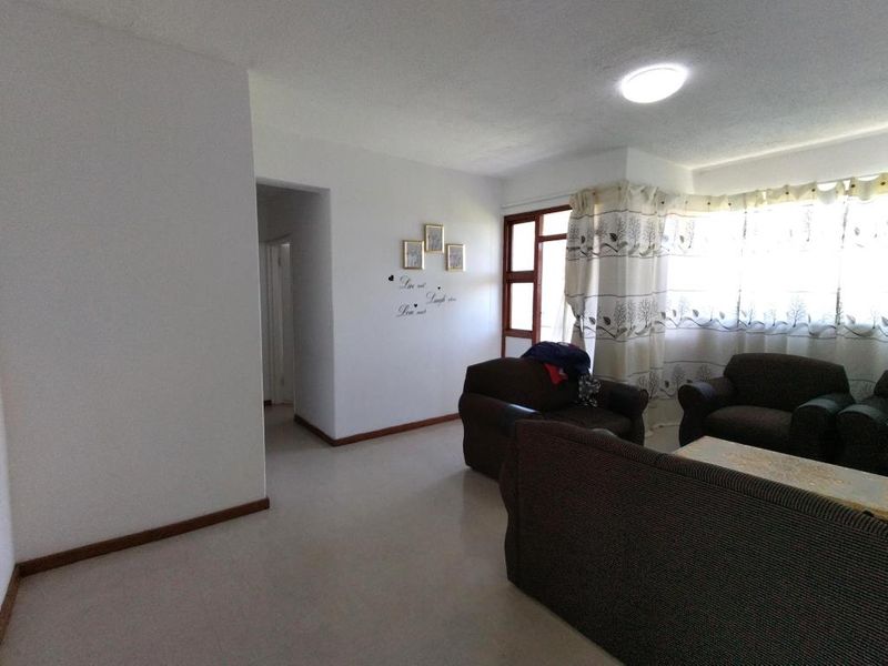 For Rent: Two Bedroom Flat in Belvedere Court, Southernwood - Photo 4