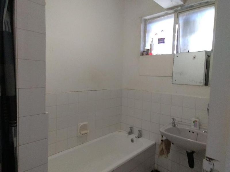 For Rent: Two Bedroom Flat in Belvedere Court, Southernwood - Photo 10