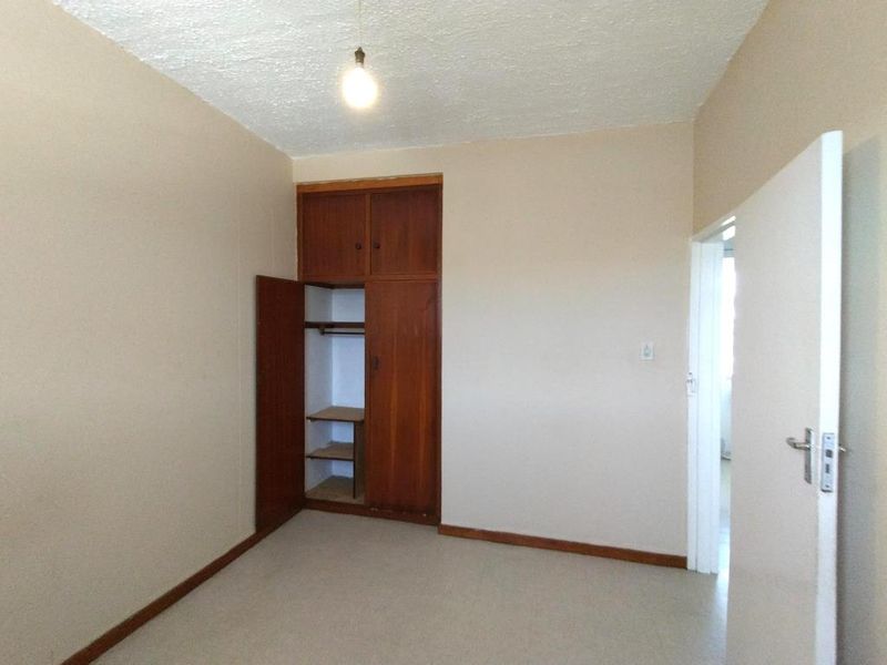 For Rent: Two Bedroom Flat in Belvedere Court, Southernwood - Photo 8