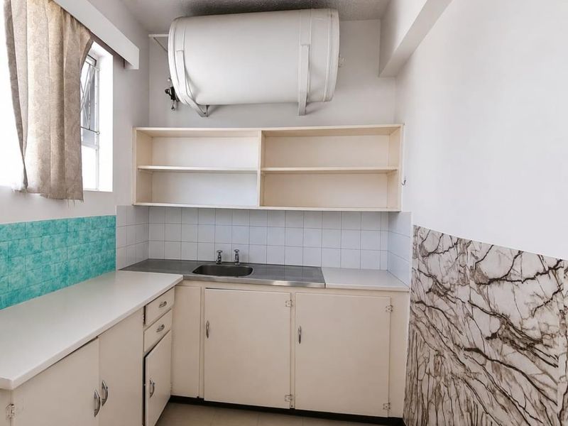 For Rent: Two Bedroom Flat in Belvedere Court, Southernwood - Photo 4