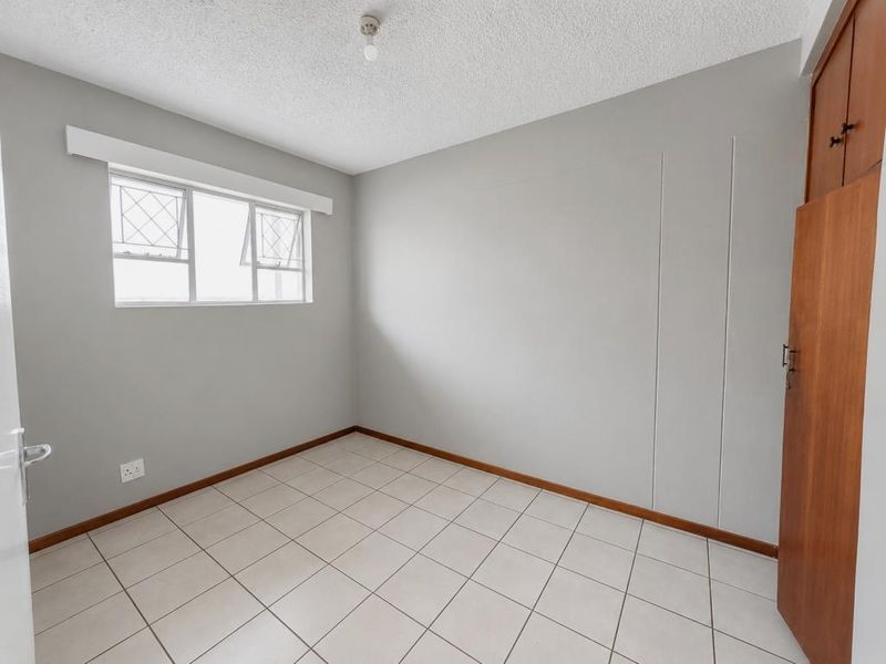 For Rent: Two Bedroom Flat in Belvedere Court, Southernwood - Photo 7