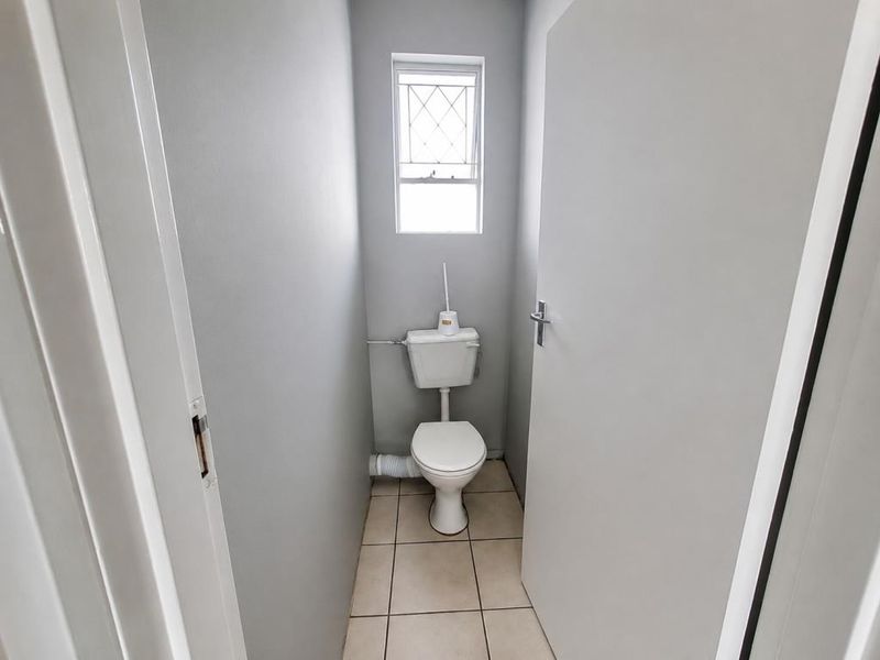 For Rent: Two Bedroom Flat in Belvedere Court, Southernwood - Photo 10