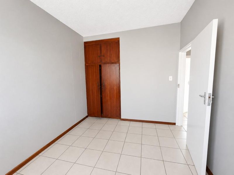 For Rent: Two Bedroom Flat in Belvedere Court, Southernwood - Photo 8