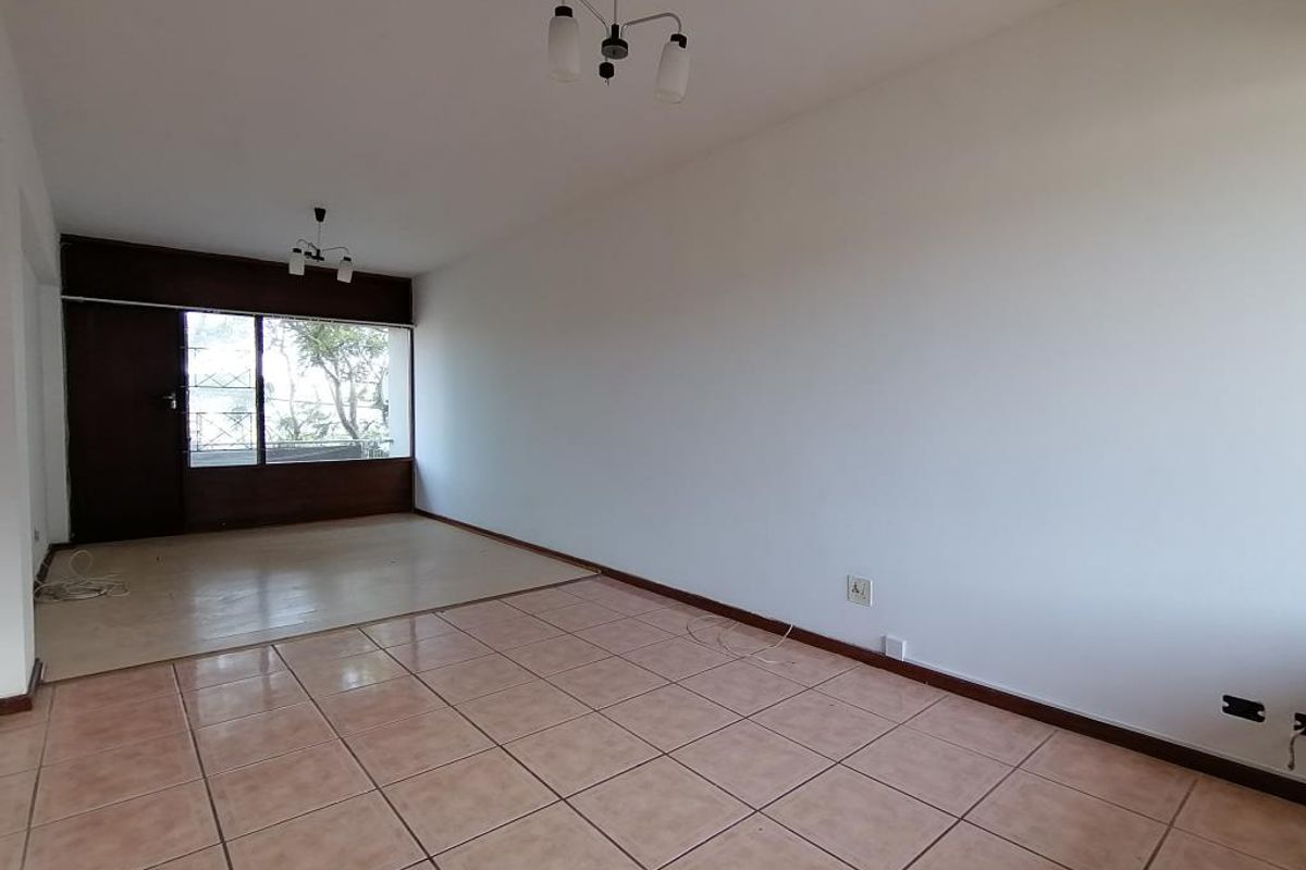 Perfectly Positioned 1-Bedroom Gem in Sherwood Court, Southernwood - Photo 2