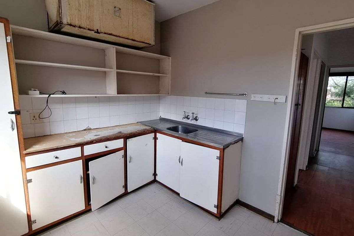 Perfectly Positioned 1-Bedroom Gem in Sherwood Court, Southernwood - Photo 5