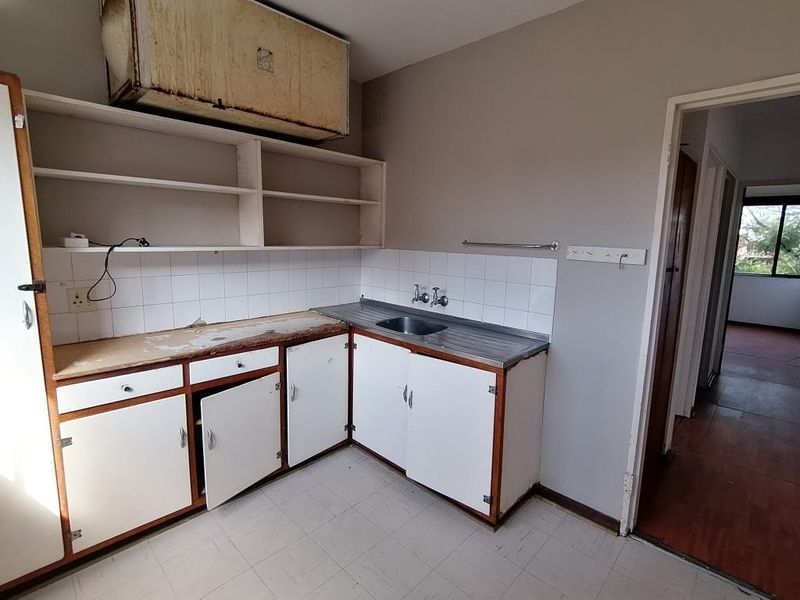 Perfectly Positioned 1-Bedroom Gem in Sherwood Court, Southernwood - Photo 5