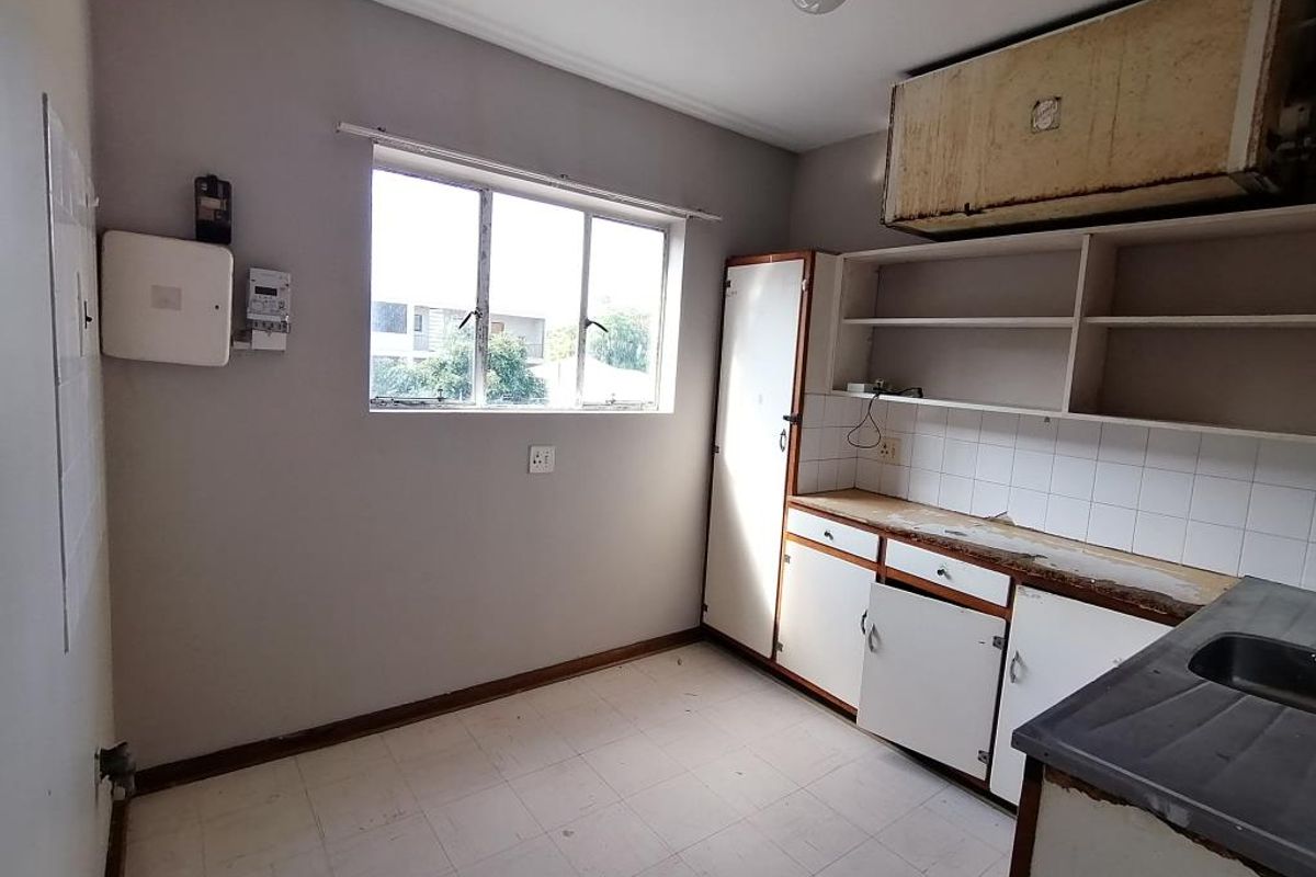 Perfectly Positioned 1-Bedroom Gem in Sherwood Court, Southernwood - Photo 4