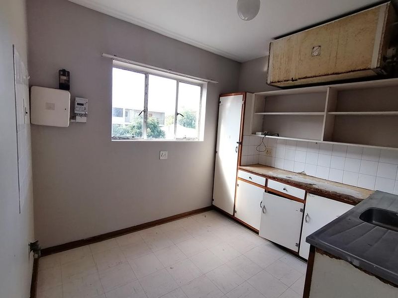 Perfectly Positioned 1-Bedroom Gem in Sherwood Court, Southernwood - Photo 4