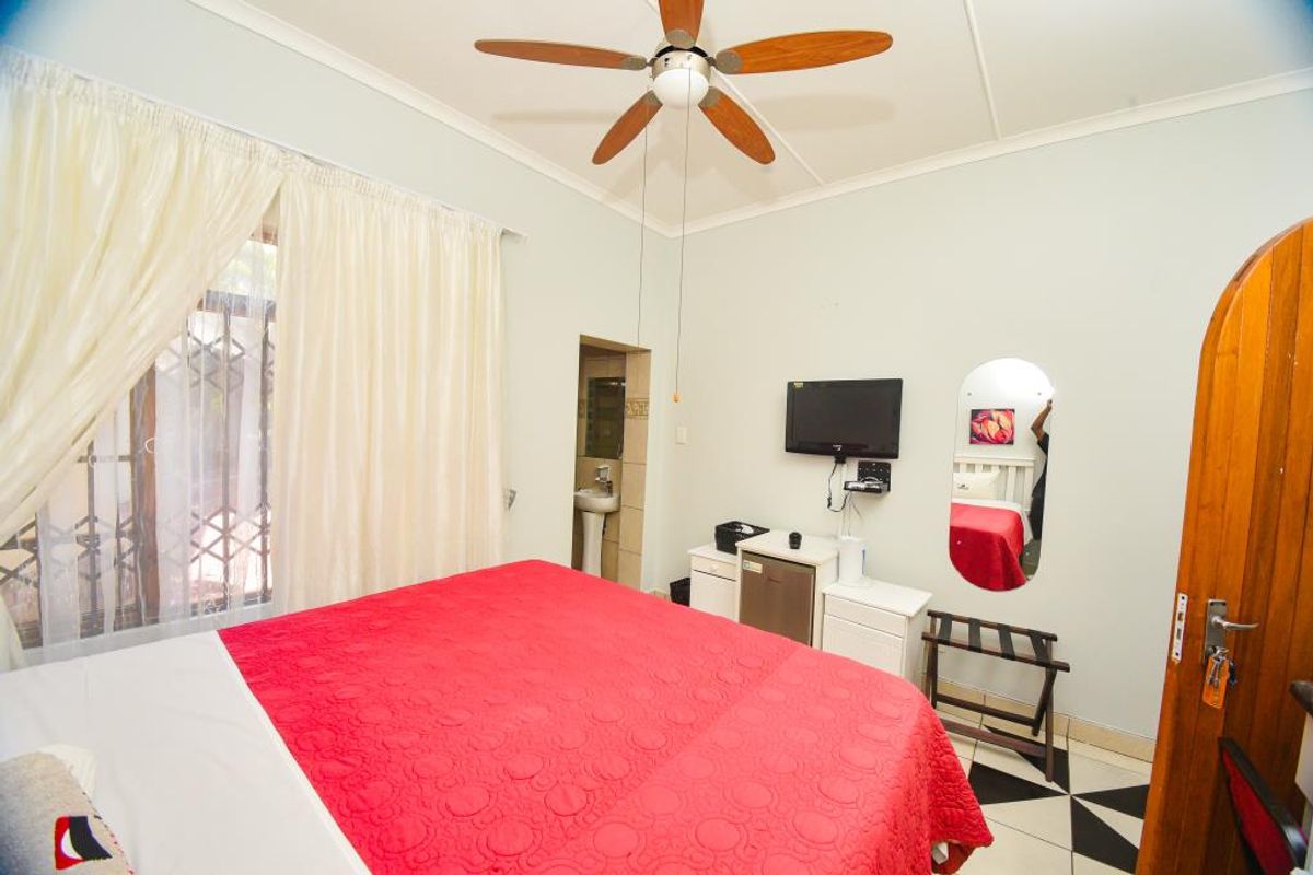 Fully Furnished En-Suite Room to Rent – Mc Jannet Drive - Photo 3