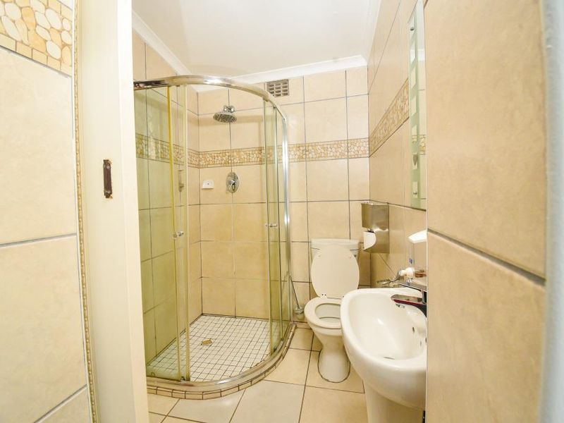 Fully Furnished En-Suite Room to Rent – Mc Jannet Drive - Photo 6