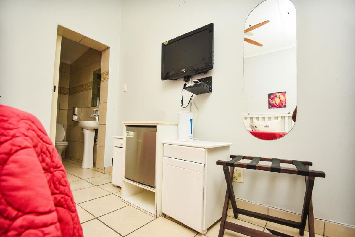 Fully Furnished En-Suite Room to Rent – Mc Jannet Drive - Photo 5