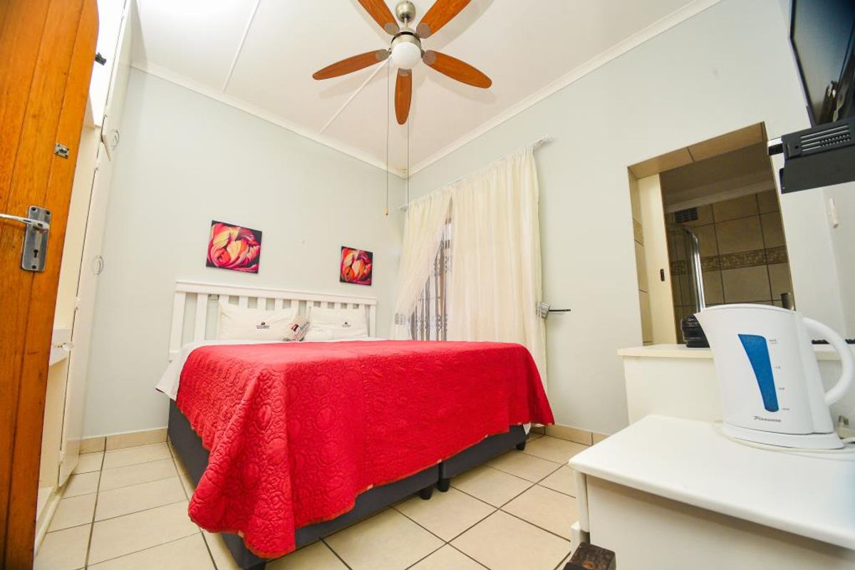 Fully Furnished En-Suite Room to Rent – Mc Jannet Drive - Photo 2