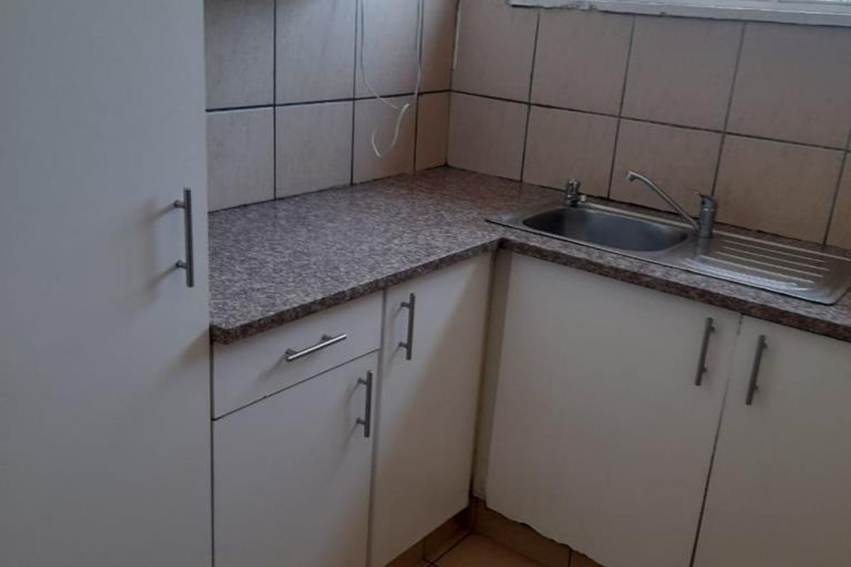 BARTLE CENTRE, UMBILO WE HAVE LARGE UNITS AVAILABLE   - Photo 5