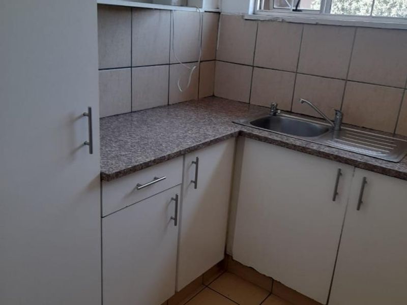 BARTLE CENTRE, UMBILO WE HAVE LARGE UNITS AVAILABLE   - Photo 5