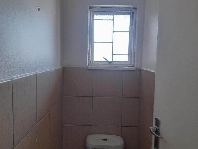 BARTLE CENTRE, UMBILO WE HAVE LARGE UNITS AVAILABLE   - Photo 8