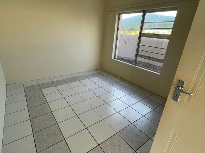 2 Bedroom Flat in Gonubie - Photo 8