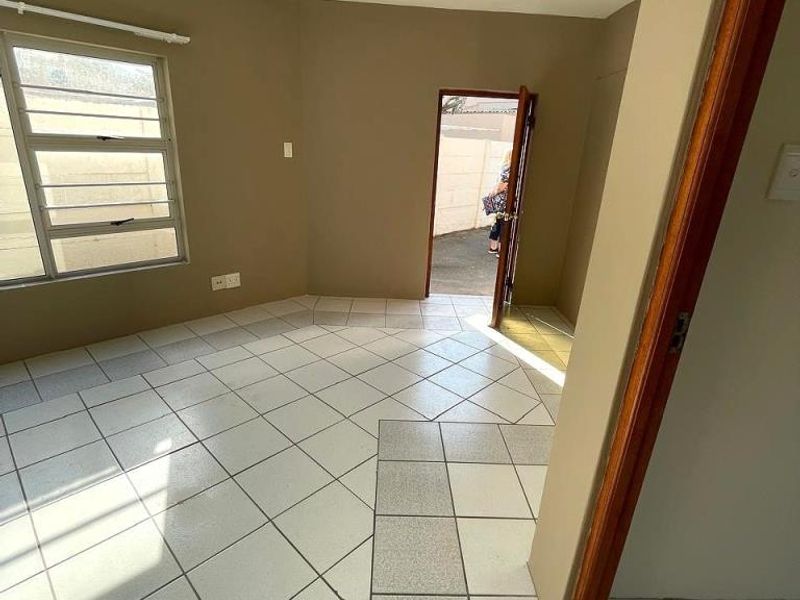 2 Bedroom Flat in Gonubie - Photo 7