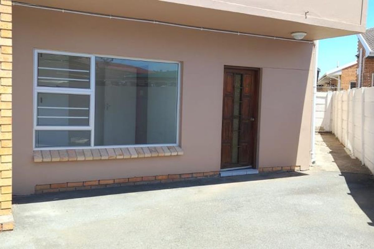 2 Bedroom Flat in Gonubie - Photo 2