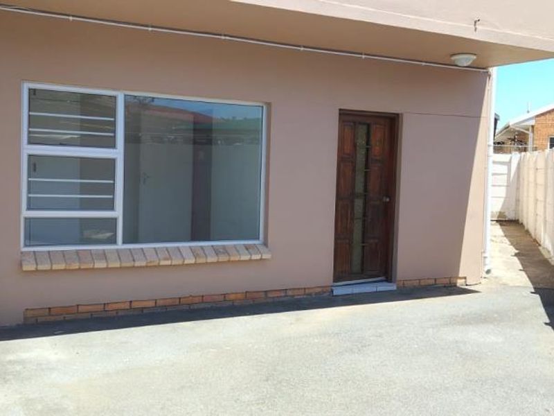 2 Bedroom Flat in Gonubie - Photo 2