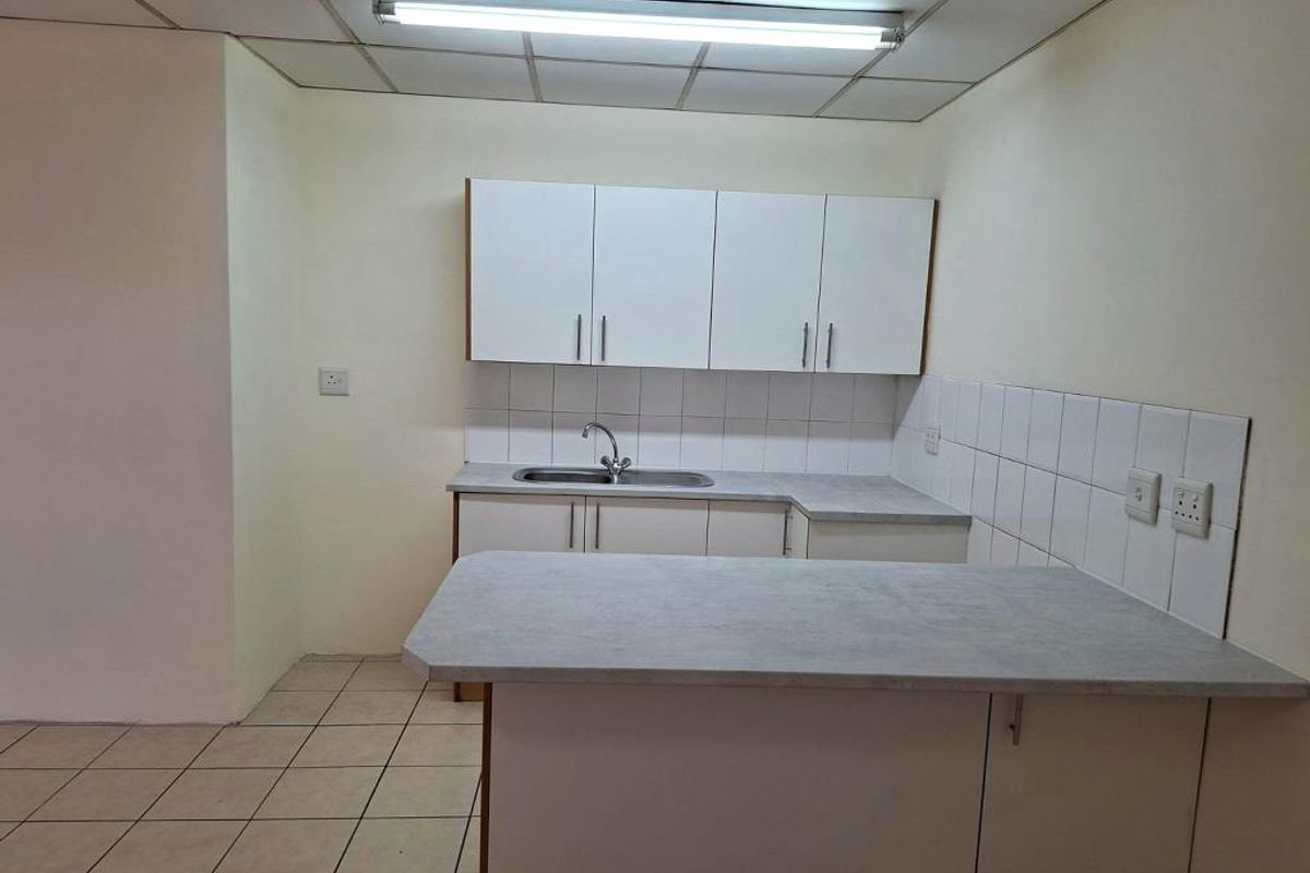 2 Bedroom Flat in La-Chari, Gonubie - Photo 4