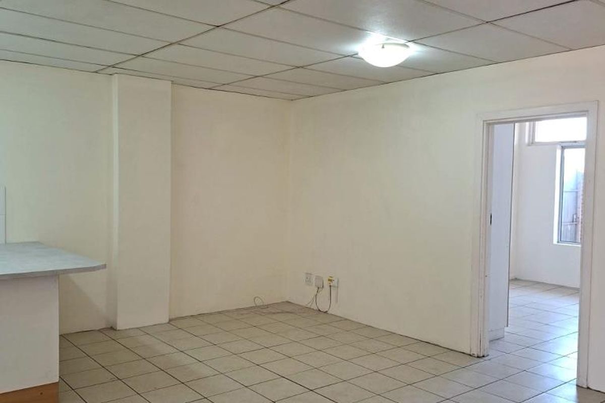 2 Bedroom Flat in La-Chari, Gonubie - Photo 2