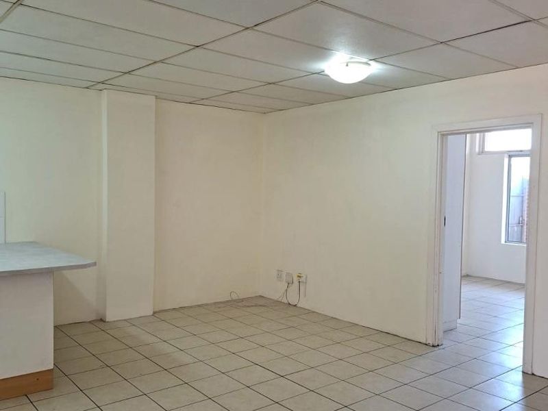 2 Bedroom Flat in La-Chari, Gonubie - Photo 2