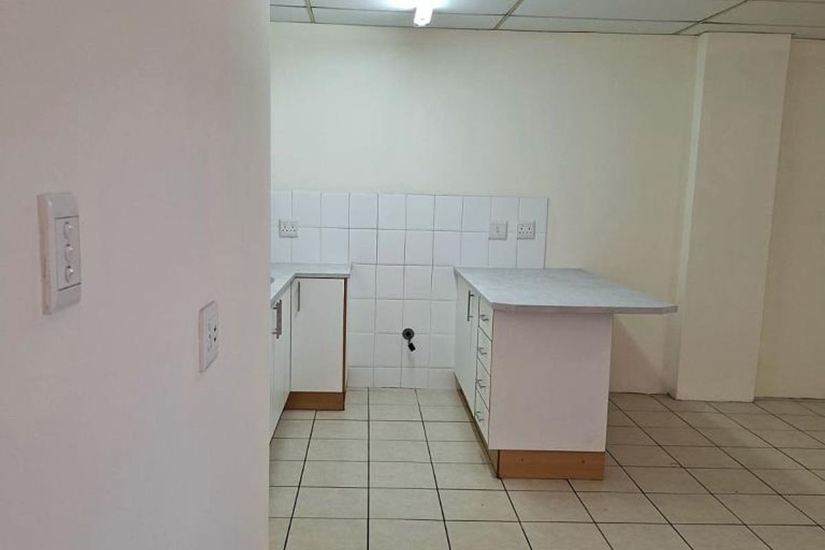 2 Bedroom Flat in La-Chari, Gonubie - Photo 3