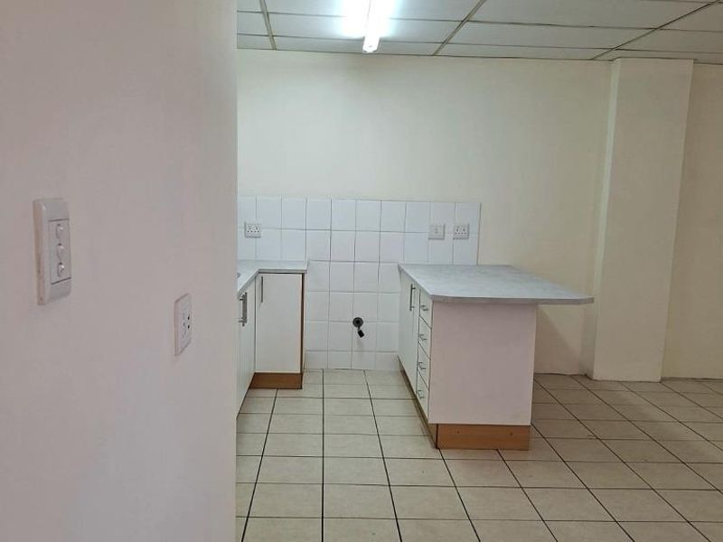 2 Bedroom Flat in La-Chari, Gonubie - Photo 3