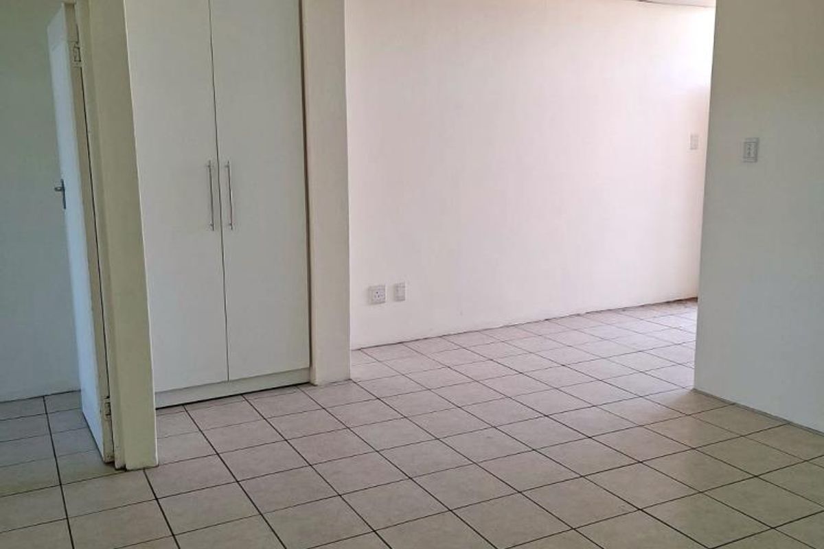 2 Bedroom Flat in La-Chari, Gonubie - Photo 5