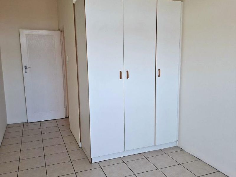 2 Bedroom Flat in La-Chari, Gonubie - Photo 6