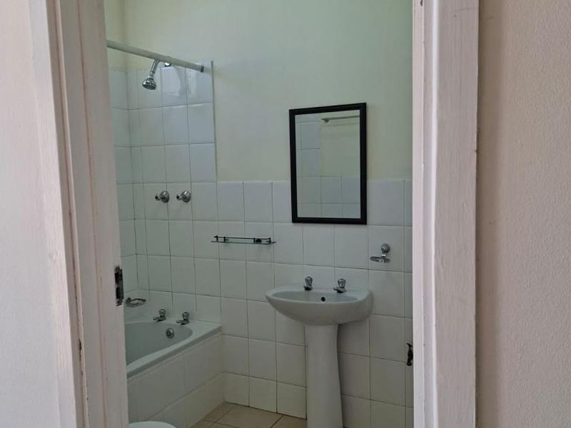 2 Bedroom Flat in La-Chari, Gonubie - Photo 7