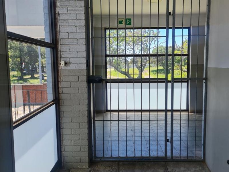 Charming 1-Bedroom Apartment to Rent in Saxonia Court, Southernwood - Photo 3