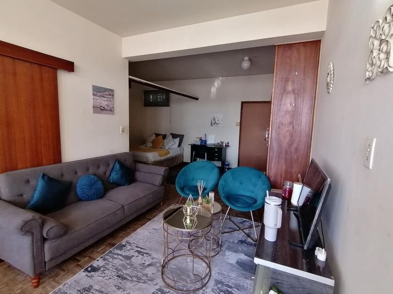 Charming 1-Bedroom Apartment to Rent in Saxonia Court, Southernwood - Photo 5