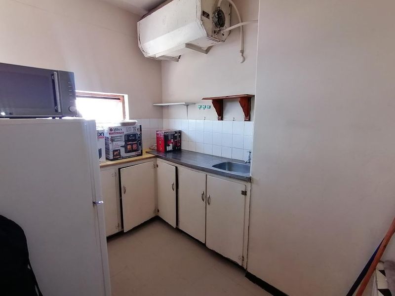 Charming 1-Bedroom Apartment to Rent in Saxonia Court, Southernwood - Photo 6